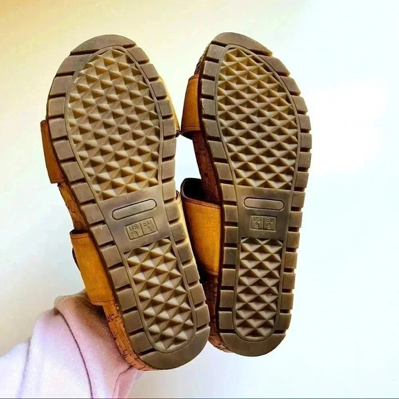 Aerosoles Compass Flat Sandals - Picture 6 of 8